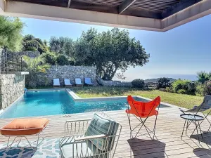 Image of Luxury villa, sea view - swimming pool facing the sunset