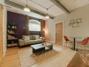 Image of Cheap, Chic & Cheerful pad in Historic building
