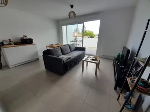 Image of T2 moderne avec terrasse ensoleillée et parking au centre d'Anglet, proche des plages - FR-1-239-1063