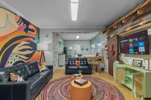 Image of Walk Score 99\/ Waterfront\/Upscale Design\/ 2 Kayaks