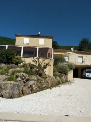 Image of Maison accueillante à Nant avec piscine partagée
