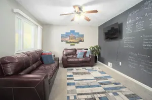 Image of Metro Airport Suite located near busy streets and highways! ASK ABOUT CAR RENTAL