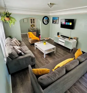 Image of Napa SF near all popular locations! PET FRIENDLY. King Bed Near Wine Country