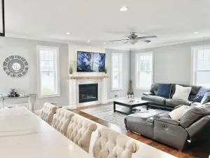 Image of NEW Beach House - 3 blocks to the beach with beach Badges!