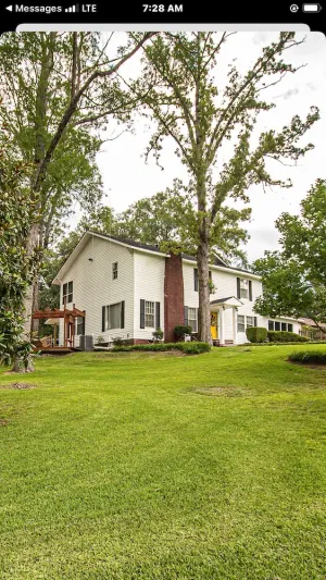 Image of Beautiful 6 Bedroom home
