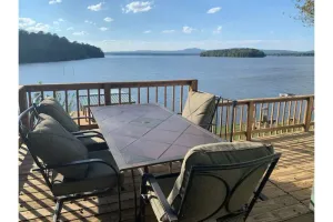 Image of Lake house with million dollar view & hot tub