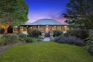 Image of Guesthouse southern highlands sleeps 40 with functions up to 60 in large grounds