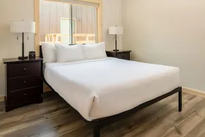 Image of Fantastic Sunsets & the Best Views! Gorgeous Room w\/Outdoor Pool & Free Parking