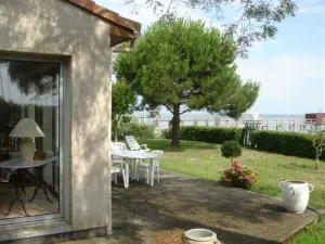 Image of Beautiful VILLA 100m2 with view and direct access to the sea, 3 bedrooms, bathroom, living room, in enclosed park