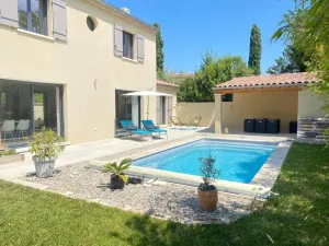 Image of 🏡 Provencal getaway: pool & comfort in the Alpilles regional park 🌞