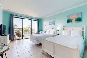 Image of Second-floor, sound-front studio with pool & washer\/dryer