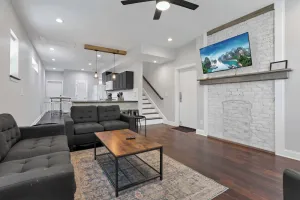 Image of Housepitality - The Urban Roost 1 - Modern