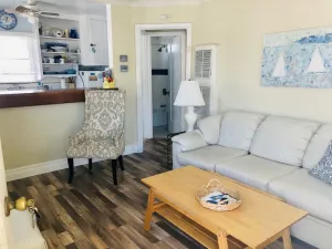 Image of Cozy Beach Apartment in Trendy Belmont Shore!  Sanitized and Clean!