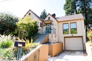 Image of Dunsmuir Adventure House ~ Spacious family getaway