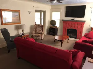 Image of Robertson Villa 2BR Cozy Cottage with Full Kitchen