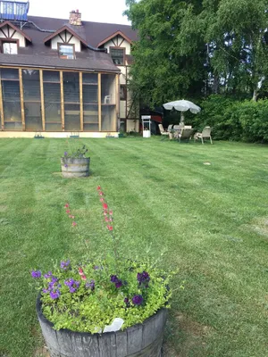 Image of Two bedroom daylight basement apartment on 1 1\/2 acres near University