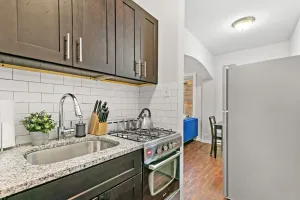 Image of Prime Location! Easy Transport Loyola University