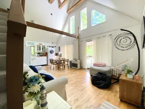 Image of Indian Rocks Chalet on lake Wallenpaupack