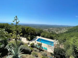 Image of 5 bedroom villa with sea view in Tourettes