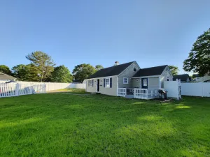 Image of 2 bed 2 bath house in Hyannis walk to beach, Harbor, Main st, pet friendly fence