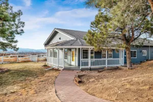 Image of FARMHOUSE W\/MOUNTAIN VIEWS!
