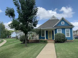 Image of Charming 3 Bedroom\/2Bathroom Uptown Cottage with off-street Parking.