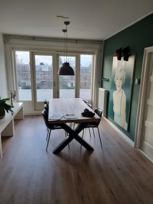 Image of 1930s apartment a 20-minute walk from downtown