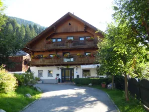 Image of Hiking, outdoor activity and fishing are the highlights of the Village Inn