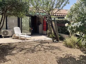 Image of Charming 2-Room Pavilion with AC, Terrace, and Parking, 1.5 km from Beach