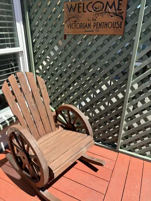 Image of Alameda 3BR unique Victorian Penthouse with deck and outdoor furniture, AC, 3 blocks to beach & shopping center & 2 free parking spaces