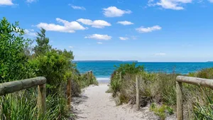 Image of Collingwood - 4BR modern beachfront holiday home