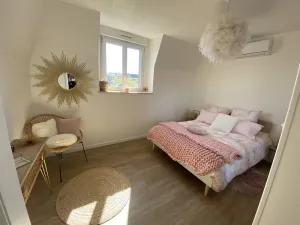 Image of Large elegant apartment in the heart of Epernay. Quiet top floor with lovely view.