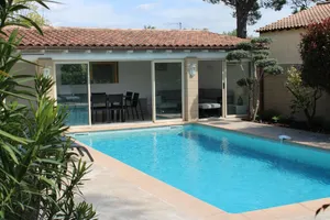 Image of Pretty, comfortable house with poolhouse
