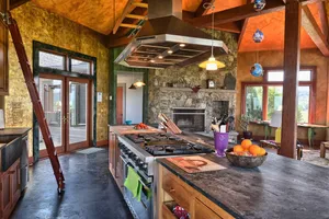 Image of Large  property with 2nd barn\/game house and additional beds