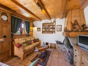 Image of Spacious 4-Bedroom Apartment Near Jaillet Gondola with Balconies and Modern Amenities