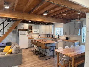 Image of Creek-Canyon Property, Acre-Fenced. Dogs OK. 4bd+Entertainment Rm w-8 bunk beds