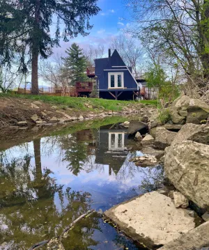 Image of Relaxing Scenic 2-Bedroom Retreat With Private Hot Tub