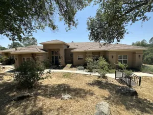 Image of Beautiful Villa with Treetop views south of the Yosemite entrance