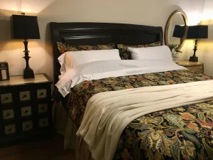 Image of New Exquisite 2BR Luxurious Arlington House 10 min to ECU 12 min to Vidant