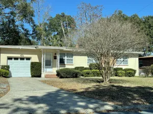 Image of Cozy 3 bedroom 2 bath close to JU, the Beaches and TIAA Bank Field