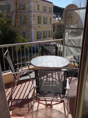 Image of T2 apartment, second floor residence with private parking