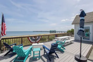 Image of Beachfront w\/ Private Access & 2 Decks - Spacious & Well-Equipped Home 🏖️