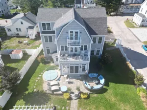 Image of Perfect for Families & friends re-unions! Outdoor Hot Tub, 50 yards to the beach!