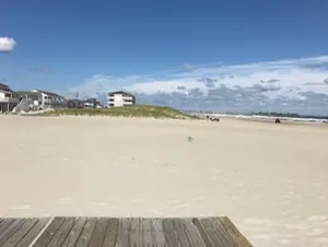 Image of Pure \"beachglam\" and dining \"al fresco\"