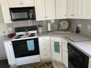 Image of 2 BR CONDO 2 MIN. WALK TO OCEAN\/BEACH