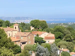 Image of Villa with large terrace overlooking the bay of Cannes and the Esterel mountains