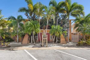 Image of Captain's Quarters - Capt. Morgan Unit - FREE BOAT with Rental!