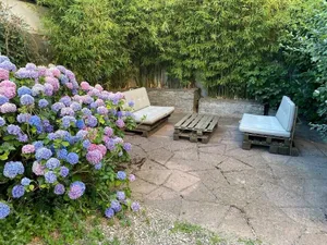 Image of 10mn walk from the lake, quiet one-bedroom apartment, ground floor with garden.