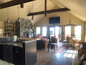 Image of 5 Star Private Gated Luxury 3 Bedrm 2.5 Bath Estate Lodge Lake Views EV Charger