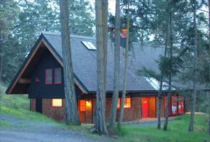 Image of Stunning 4 bedroom water view home on Historic Slanted Apple Farm- sleeps 8